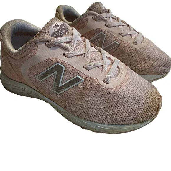 New Balance Little Girls Size 9.5 Pink Sneakers Arishi V2 Fresh Foam - Picture 3 of 5